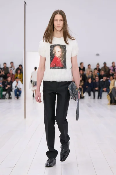 Look 14